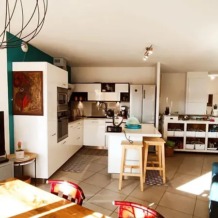 Apartment Atypical And Bright With Garden *