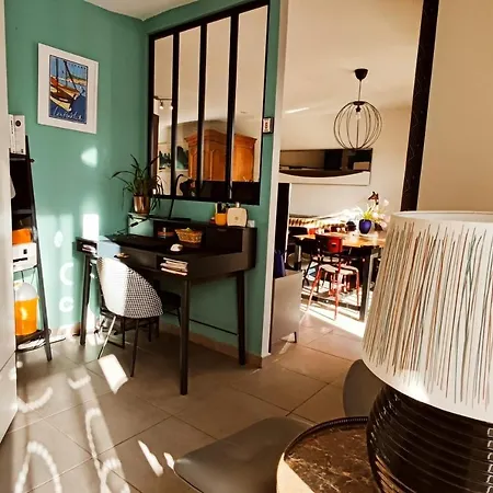 Apartment Atypical And Bright With Garden